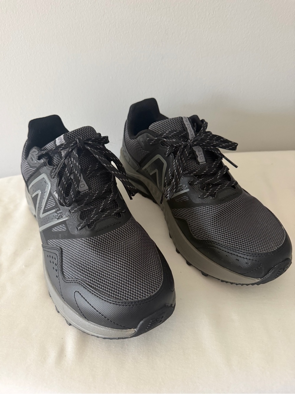 New Balance Model T410 Black Grey Sneakers  Great Condition Pristine size 10